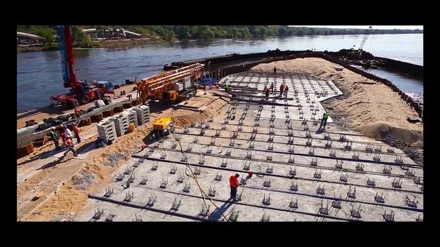 Zakončení pilotovacích prací na stavbě mostu v Toruniu